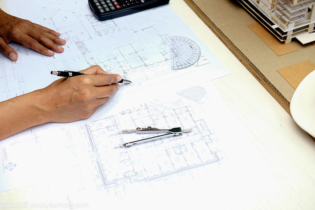 從藍(lán)圖到現(xiàn)實(shí) 建筑師與工程師的設(shè)計(jì)哲學(xué)與建設(shè)實(shí)踐